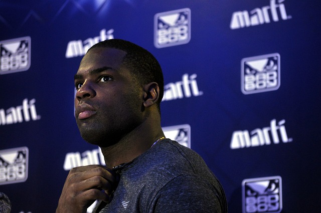 名人权力争 名人权力争